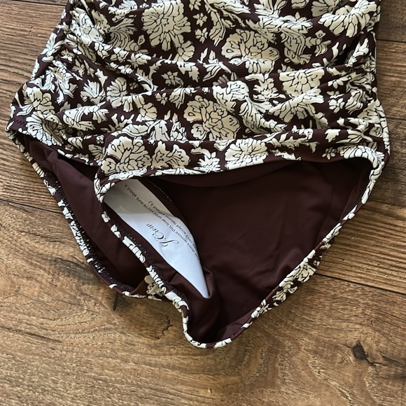 Ruched bandeau one-piece swimsuit in floral - Picture 5 of 6